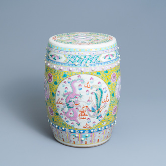 Un tabouret en porcelaine de Chine famille rose, 19ème