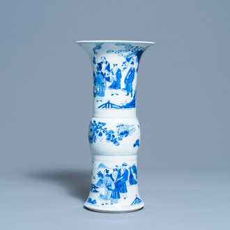 Een Chinese blauw-witte 'gu' vaas met onsterfelijken, Kangxi