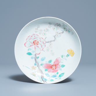 Une assiette en porcelaine de Chine famille rose, Yongzheng