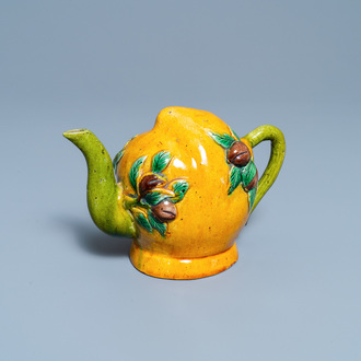 A Chinese sancai-glazed peach-shaped cadogan teapot, 19th C.