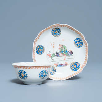 Une tasse et soucoupe en porcelaine de Chine famille rose à décor de Liu Hai, Yongzheng