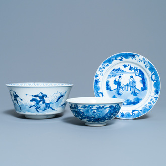 Twee Chinese blauw-witte kommen en een bord, 19e eeuw en Kangxi