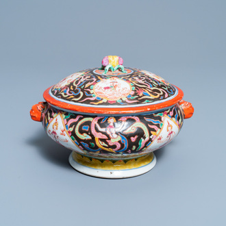 A Chinese Thai market Bencharong bowl and cover, 19th C.