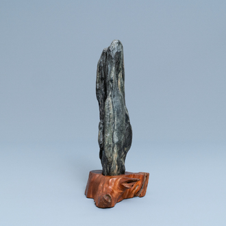 Une pierre de rêve d'un lettré sur socle en bois, Chine, 19ème