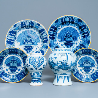 Four Dutch Delft blue and white 'peacock feather' plates and two vases, 18th C.