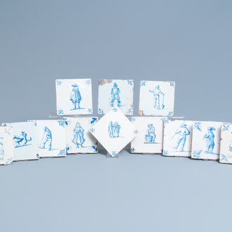 Douze carreaux en faïence de Delft en bleu et blanc à décor de figures, 17ème
