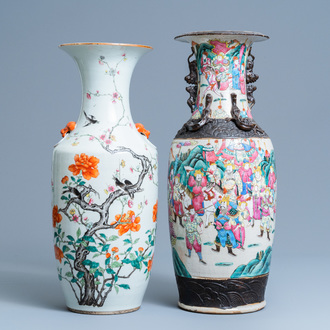 Deux vases en porcelaine de Chine famille rose, 19ème