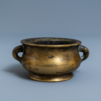 Un brûle-parfum en bronze, marque de Xuande, Qing