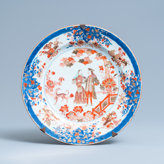 Un plat en porcelaine de Chine verte-imari à décor du 'Gouverneur Duff', Yongzheng