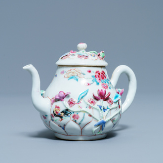 Een Chinese famille rose theepot met floraal reliëfdecor, Yongzheng