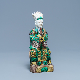 Une figure de Wenchang Wang en biscuit émaillé vert, Kangxi