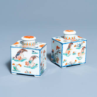 A pair of Chinese famille verte 'rooster' tea caddies and covers, Kangxi