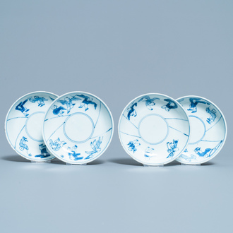 Vier Chinese blauw-witte ko-sometsuke bordjes met spelende jongens, Tianqi