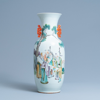 Un vase en porcelaine de Chine qianjiang cai à décor de lettrés, 19ème