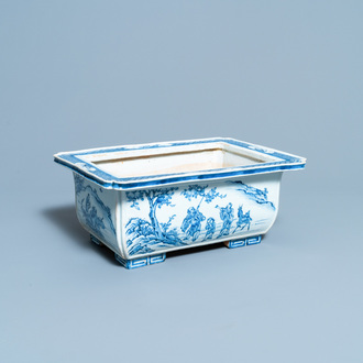 Een Chinese rechthoekige blauw-witte jardinière, Kangxi/Yongzheng