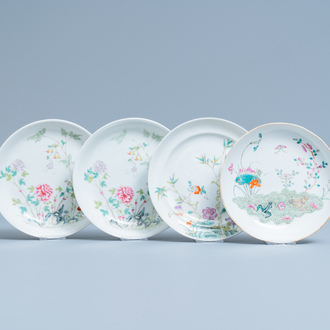 Quatre assiettes en porcelaine de Chine famille rose dont trois marque et époque de Guangxu