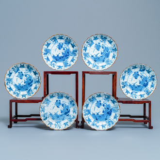 Zes gelobde Chinese blauw-witte schotels met eenden en vlinders, Kangxi