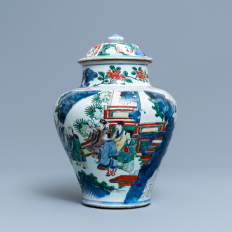 Un vase couvert en porcelaine de Chine wucai à décor d'immortels, Shunzhi