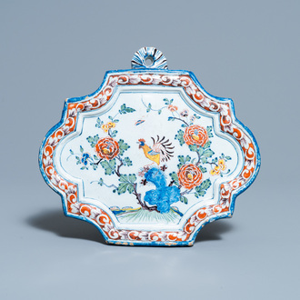 Une plaque en faïence de Delft polychrome à décor d'un coq, datée 1763