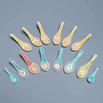 Fourteen Chinese famille rose spoons with characters, 19/20th C.