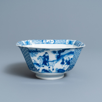 Un bol de forme carrée en porcelaine de Chine en bleu et blanc, marque de Xuande, Kangxi