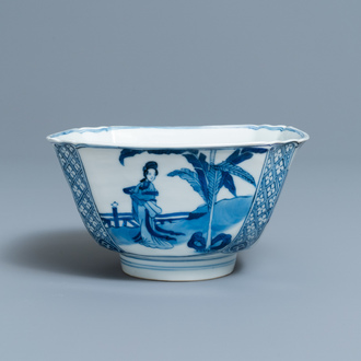 Un bol de forme carrée en porcelaine de Chine en bleu et blanc, marque de Chenghua, Kangxi