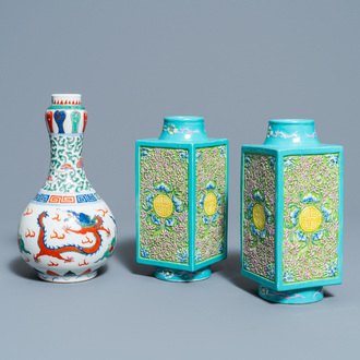 A pair of Chinese 'cong' vases and a wucai 'dragon' vase, 19/20th C.