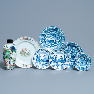 Cinq assiettes en porcelaine de Chine en bleu et blanc, un plat famille rose et un vase famille verte, Wanli et après