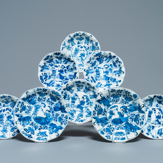 Acht Chinese blauw-witte schotels met Lange Lijzen, Kangxi
