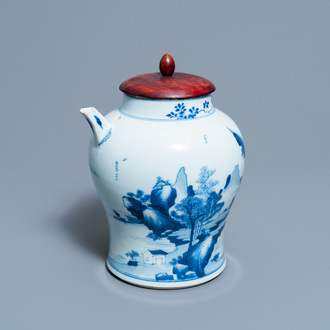 Une verseuse en porcelaine de Chine en bleu et blanc pour le marché vietnamien, Kangxi