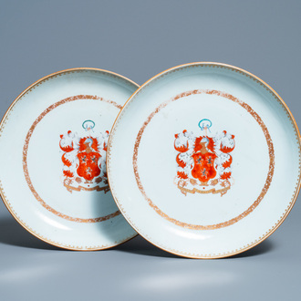 Une paire de plats en porcelaine de Chine armoriée aux armes de Ross of Balnagowan pour le marché écossais, Qianlong