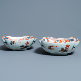 Une paire de bols en porcelaine de Chine de style Imari, Qianlong