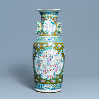 Un vase en porcelaine de Chine famille rose à fond brun, 19ème