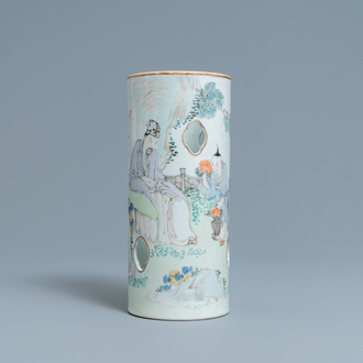 Un porte-chapeau ajouré en porcelaine de Chine qianjiang cai, 19ème