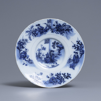 Un plat en faïence de Delft en bleu et blanc à décor de chinoiserie, fin du 17ème