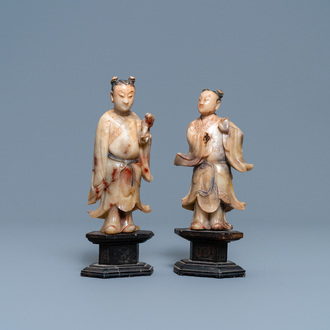 Une paire de figures en pierre à savon de Shoushan, Kangxi