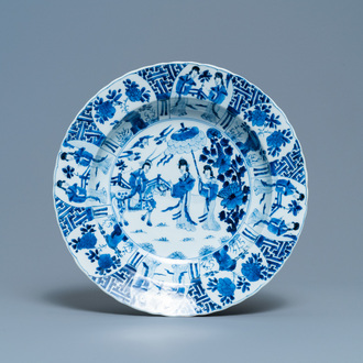 Een Chinese blauw-witte 'Mu Guiying' schotel, Kangxi merk en periode