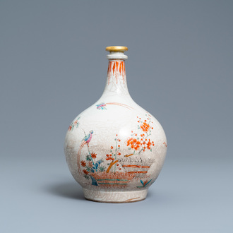 Een Japanse in Nederland beschilderde Kakiemon-stijl Arita apothekersfles, Edo, 17/18e eeuw