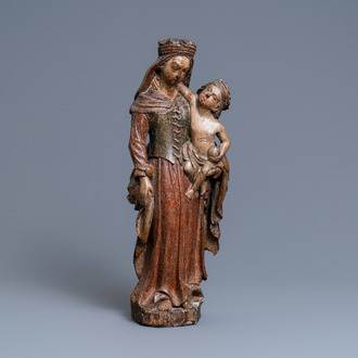 Une statue d'une Vierge à l’enfant en chêne sculpté et polychromé, 1ère moitié du 16ème