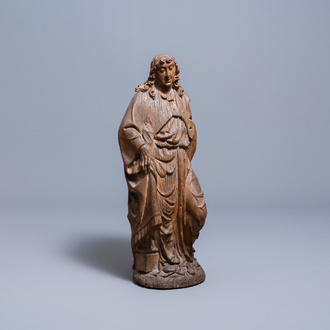 Une statue d'un ange aux Instruments de la Passion en chêne sculpté, Allemagne ou Rhéno-Mosan, 16ème