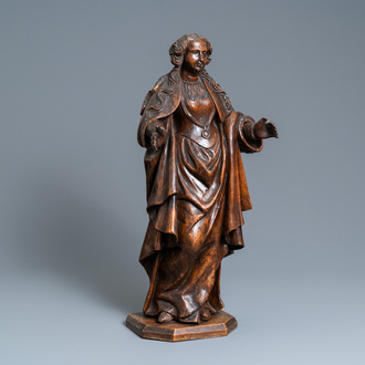 Une statue d'une sainte en bois fruitier sculpté, Vallée du Rhin, Allemagne, 2ème moitié du 16ème