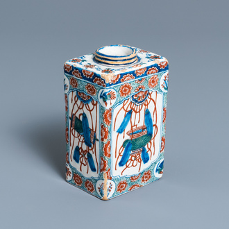 A Dutch Delft cashmere palette tea caddy, 1st half 18th C.