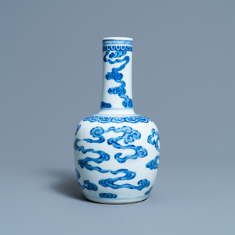 A Chinese blue and white 'Bleu de Hue' bottle vase for the Vietnamese market, Kangxi