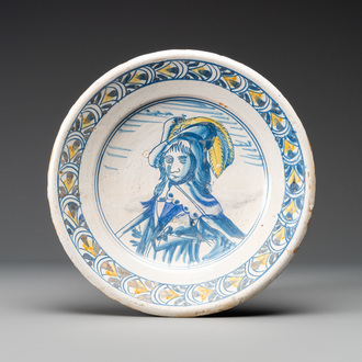 Een Nederlandse majolica portretschotel met Prins Willem II van Oranje, midden 17e eeuw