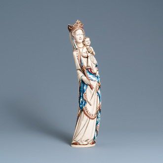 Une grande statue d'une Vierge à l’enfant en ivoire sculpté et polychromé, France, 19ème