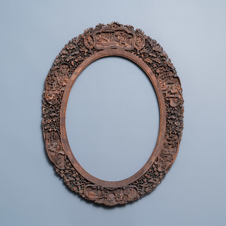 A large Chinese oval reticulated wooden frame, Canton, 19th C.