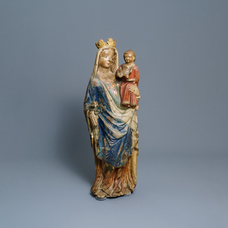 Une grande statue d'une Vierge à l’enfant en pierre calcaire sculptée, Champagne ou Lorraine, France, 2ème moitié du 14ème