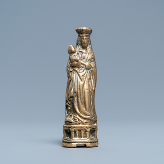 Een bronzen lusterornament in de vorm van een Madonna met kind, De Nederlanden, mogelijk Utrecht, 1e helft 16e eeuw