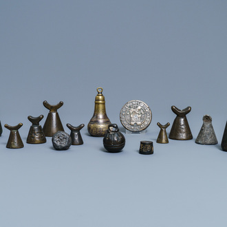 Fourteen bronze weights, France, 16/18th C.