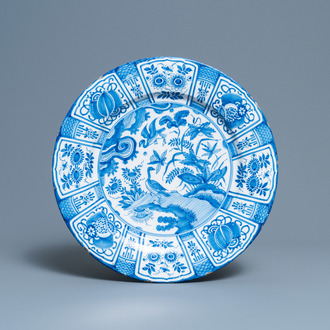 Een blauw-witte Delftse chinoiserie schotel in Wanli-stijl, eind 17e eeuw